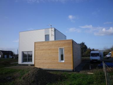 Photo supplémentaire Maison individuelle à étage avec bardage couleur et toiture-terrasse